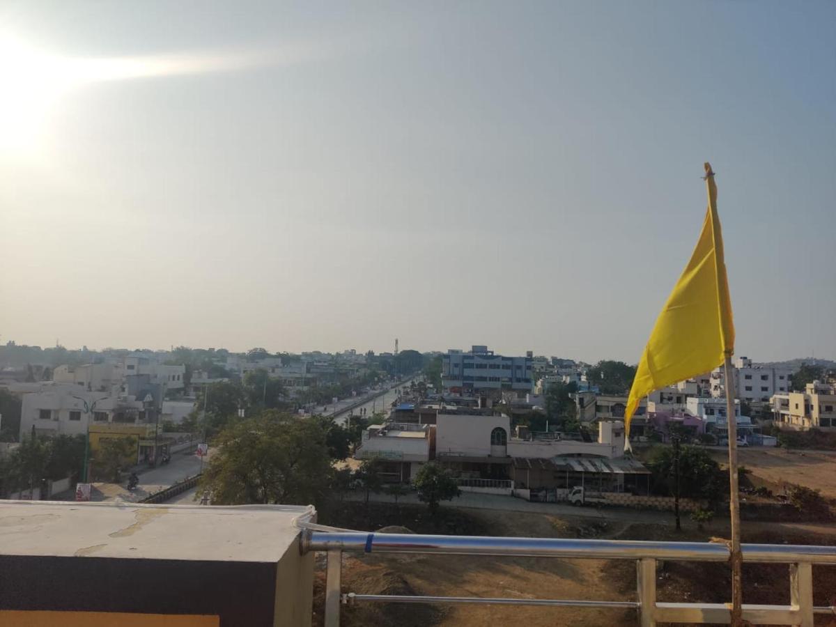 Hotel Hariram Tower Wardha Esterno foto