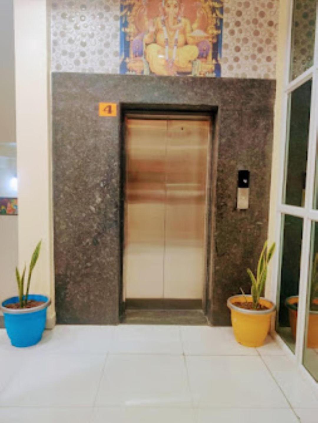 Hotel Hariram Tower Wardha Esterno foto